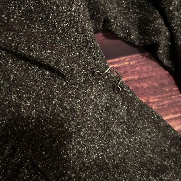 CAbi Womens Sweater Gray Raw Edged Jacket Cropped - Size S One Hook Closure 184B - Picture 3 of 7